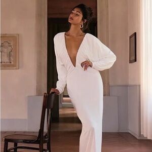 Elegant White Plunging Long-Sleeve Maxi Dress